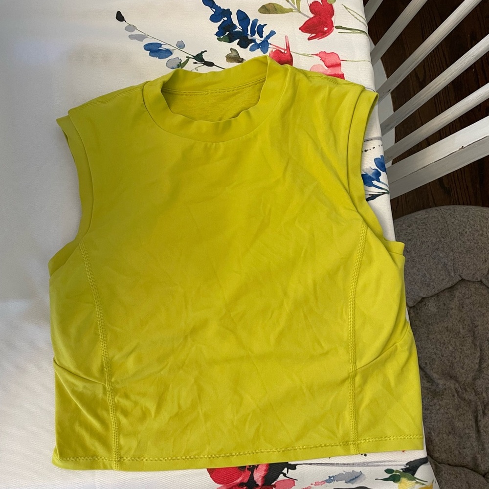 Lululemon size 8 crop tank